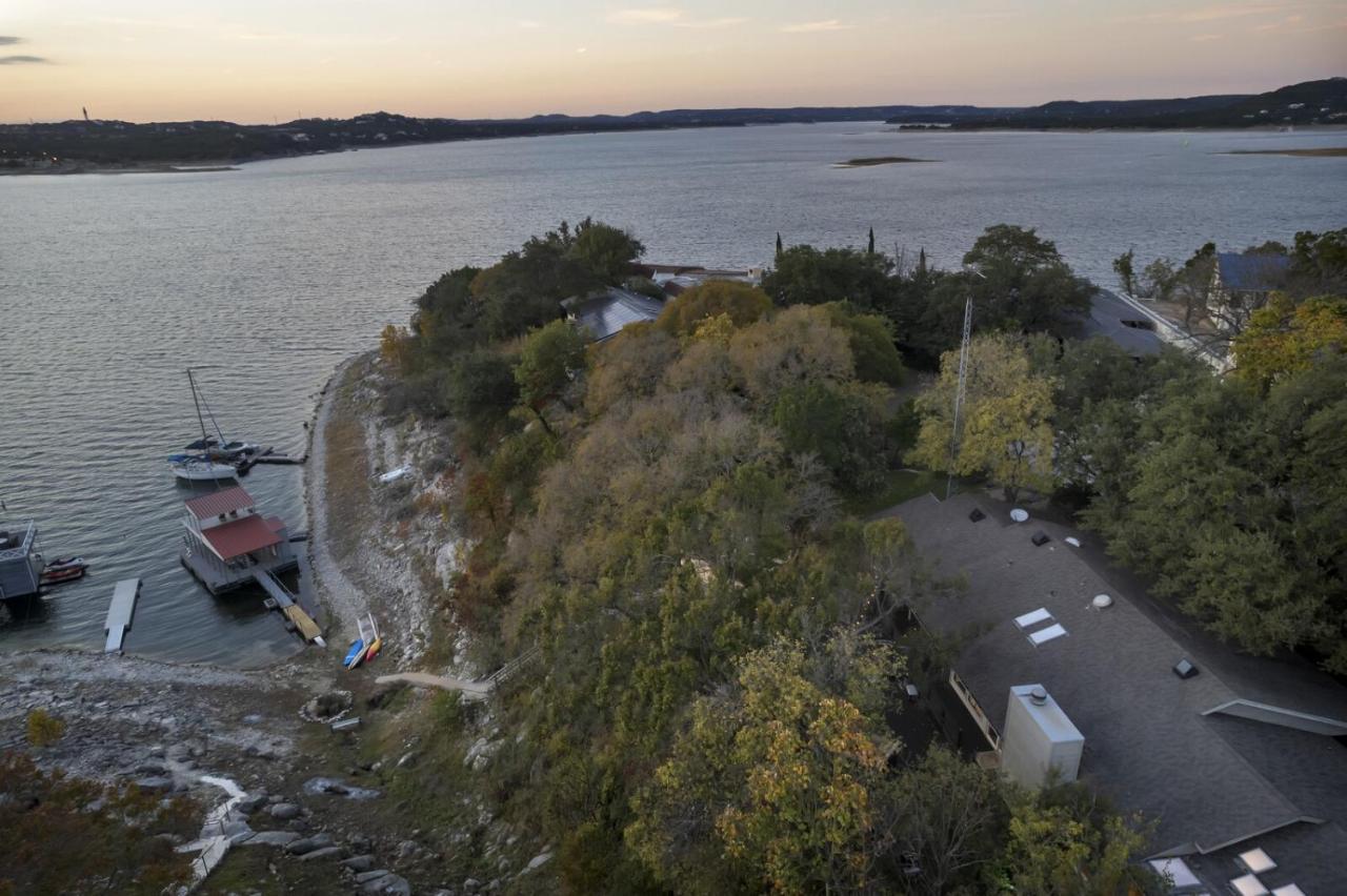 Lakefront On Travis Holiday home