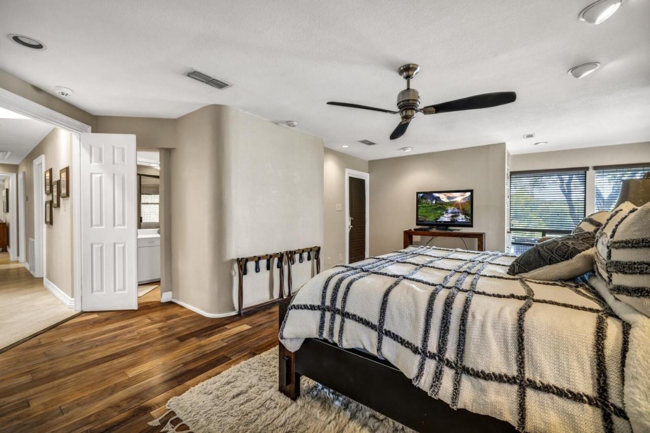 Lakefront On Travis Holiday home Austin