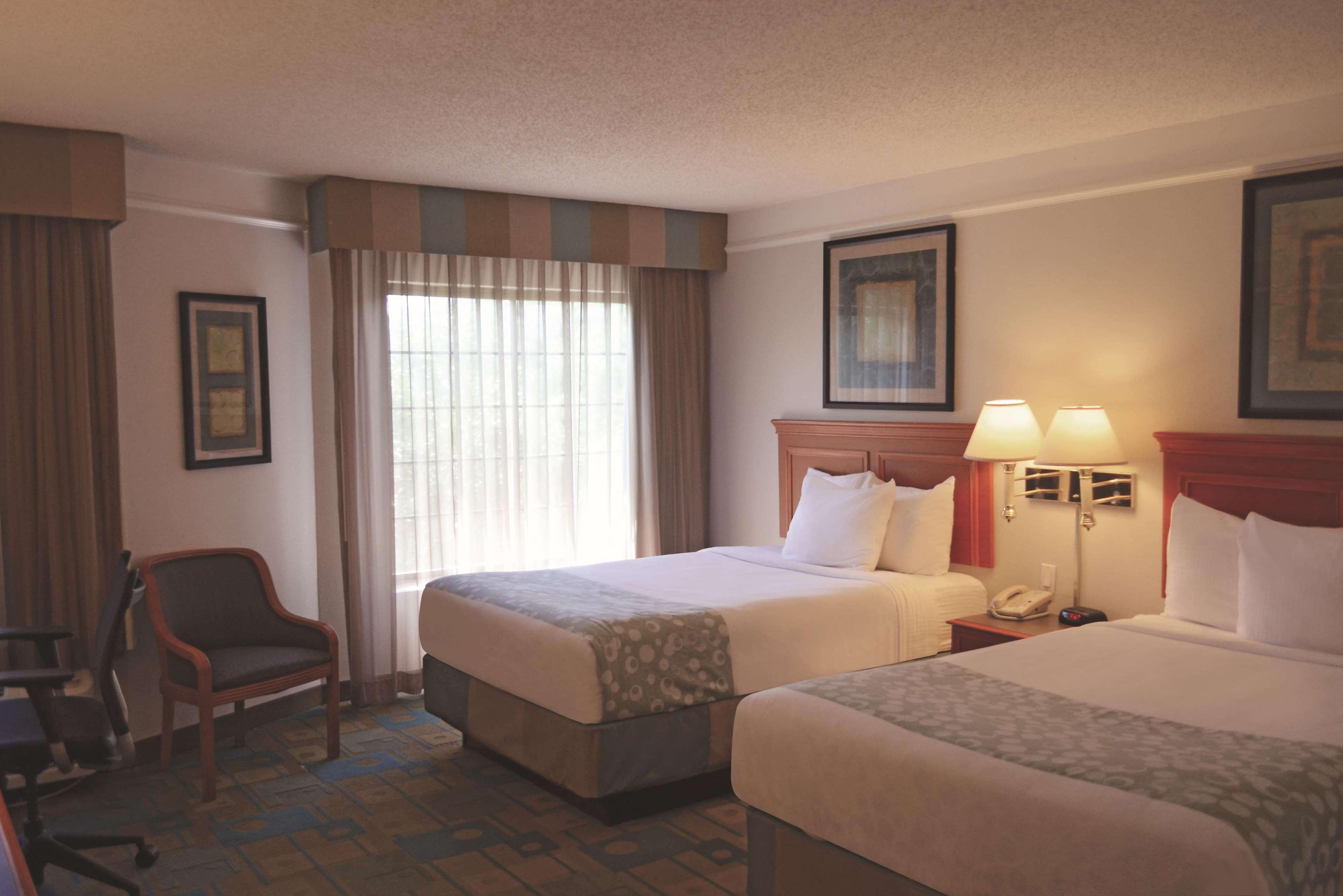 La Quinta By Wyndham Oltorf Hotel 3*