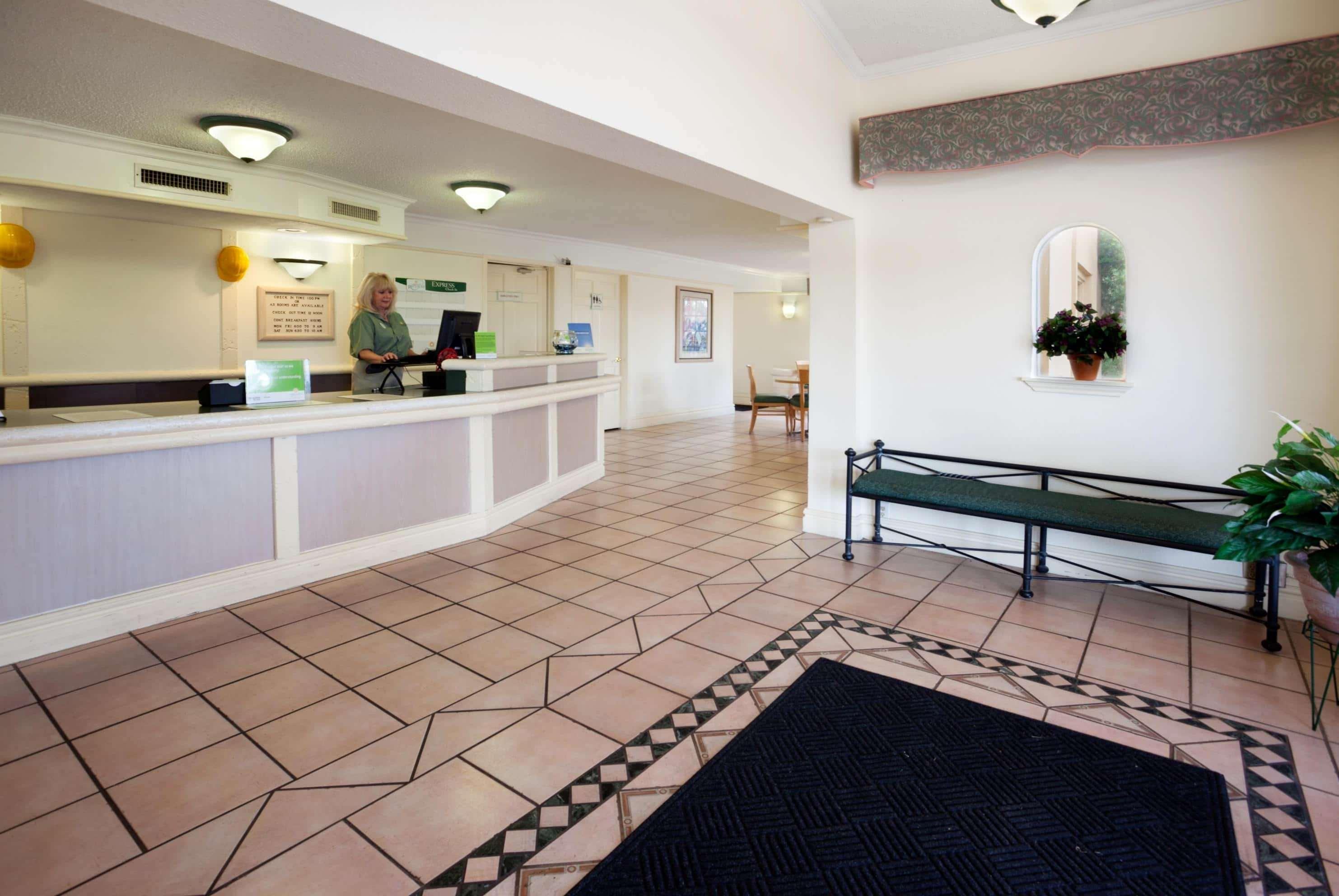 Hotel La Quinta By Wyndham Oltorf 3*