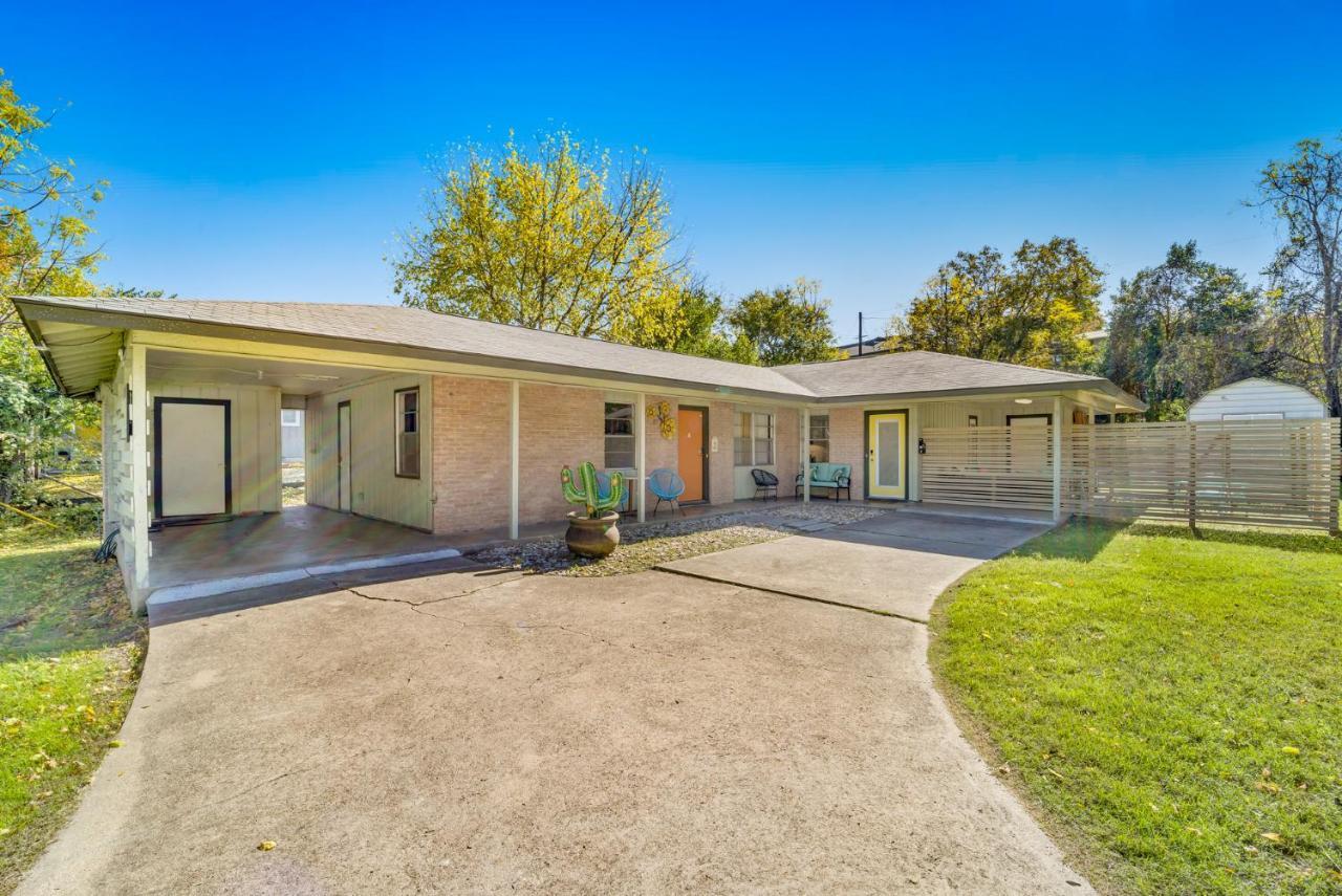 Pet-friendly Duplex, Big Shared Yard In Charming Historic Travis Heights!