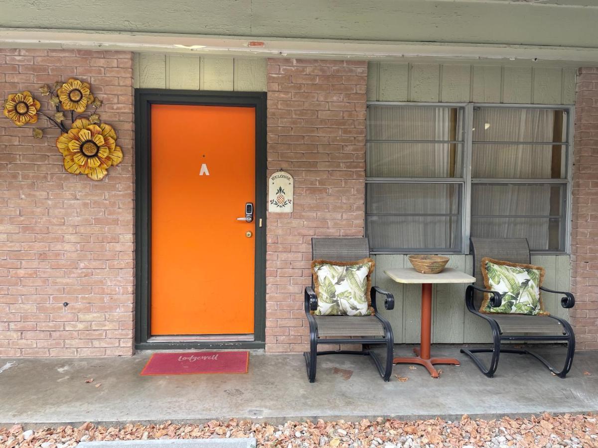 Holiday home Pet-friendly Duplex, Big Shared Yard In Charming Historic Travis Heights! *