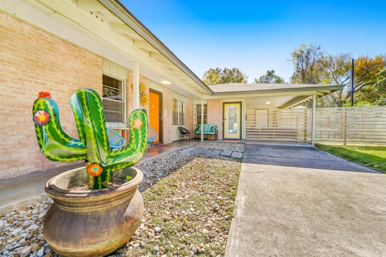Holiday home Pet-friendly Duplex, Big Shared Yard In Charming Historic Travis Heights! Austin