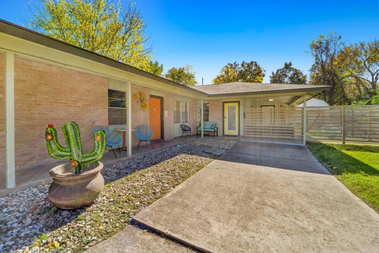 Holiday home Pet-friendly Duplex, Big Shared Yard In Charming Historic Travis Heights! *