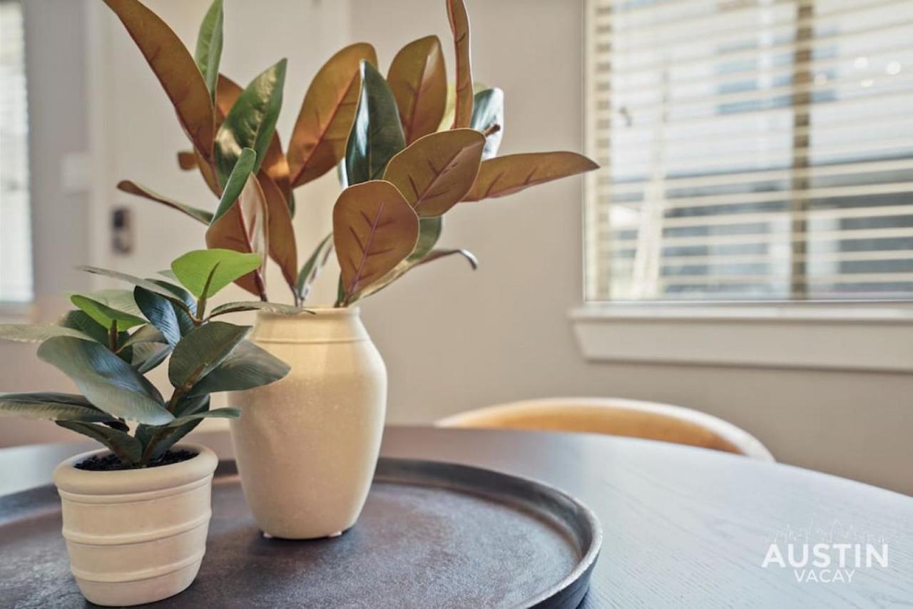 Cook And Gather Around In A Fully Equipped Apartment Austin