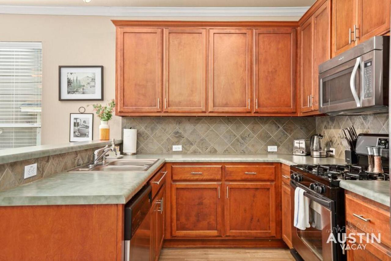 Spectacular Neighborhood Spacious House And Yard Austin