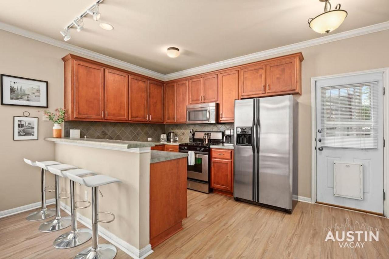 Spectacular Neighborhood Spacious House And Yard Austin