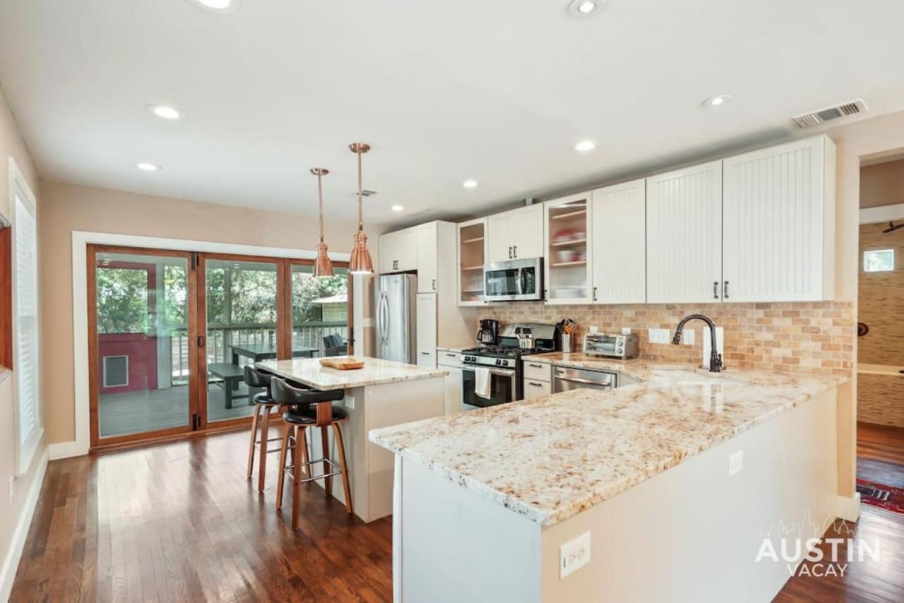 Holiday home Sizable Screened In Porch W Luxury Kitchen And Bath Austin