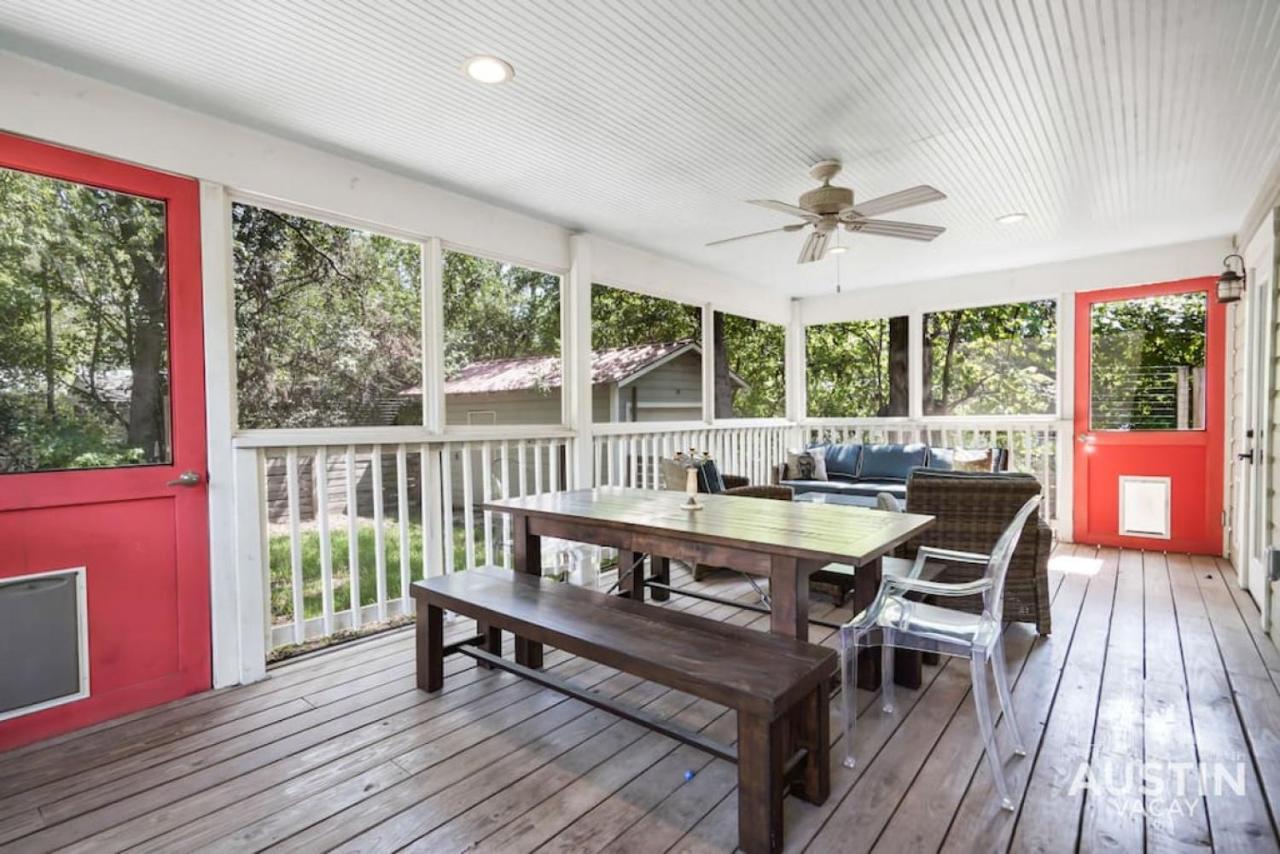 Sizable Screened In Porch W Luxury Kitchen And Bath Holiday home Austin