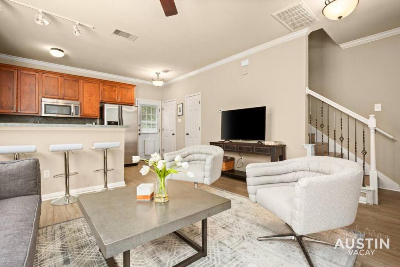 Spectacular Neighborhood Spacious House And Yard *