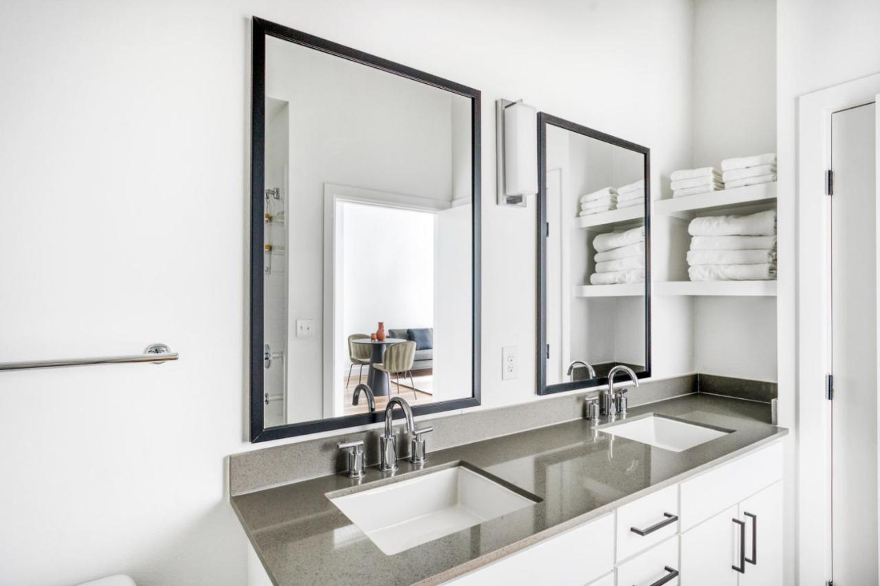 East 1br W Pool Gym Wd Nr Nightlife Atx-149