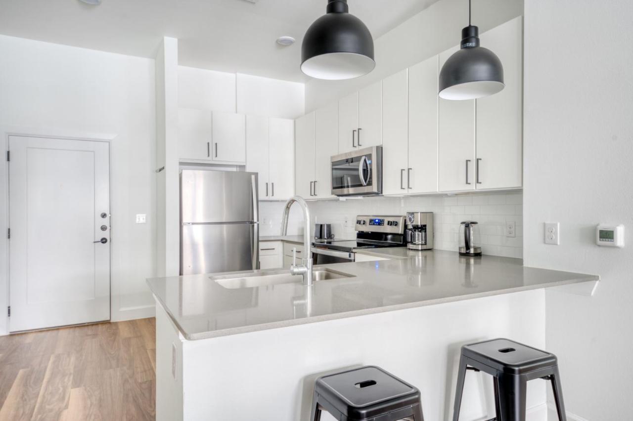 East 1br W Pool Gym Wd Nr Nightlife Atx-149