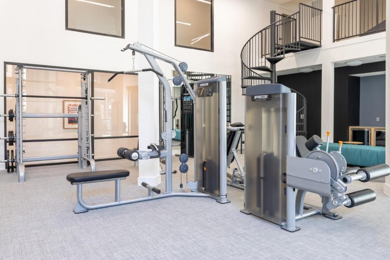 East 1br W Pool Gym Wd Nr Nightlife Atx-149