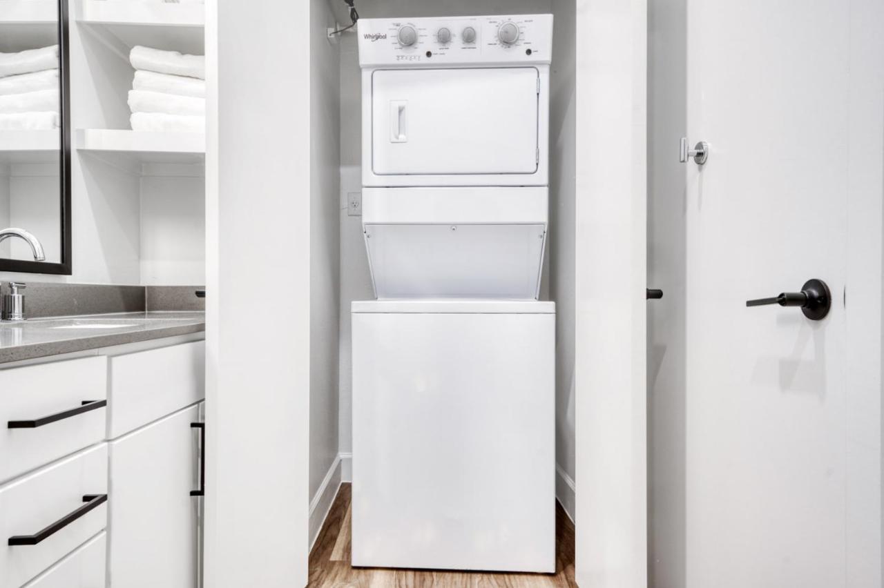 East 1br W Pool Gym Wd Nr Nightlife Atx-149 *