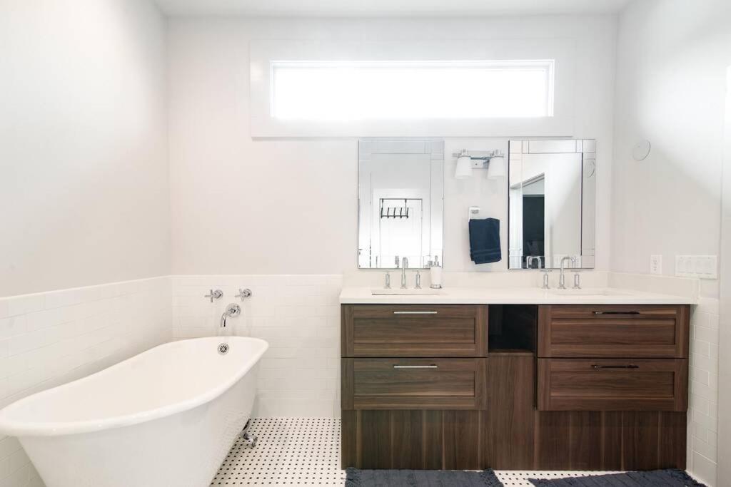Villa Bachelor/bachelorette Weekend In The Heart Of Atx