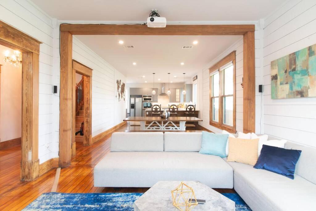Bachelor/bachelorette Weekend In The Heart Of Atx Villa