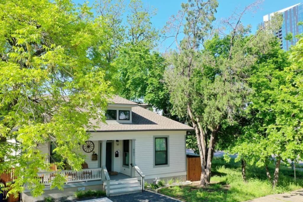 Villa Bachelor/bachelorette Weekend In The Heart Of Atx