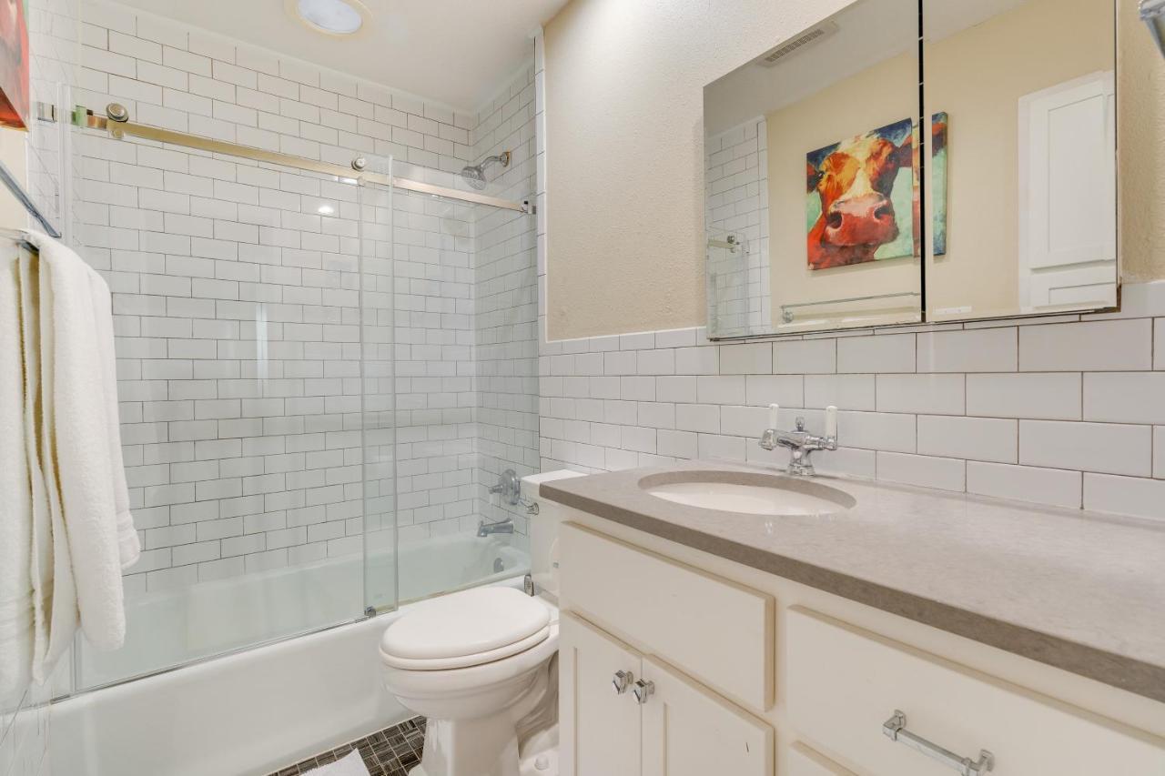 Holiday home Pet-friendly With Private Yard!