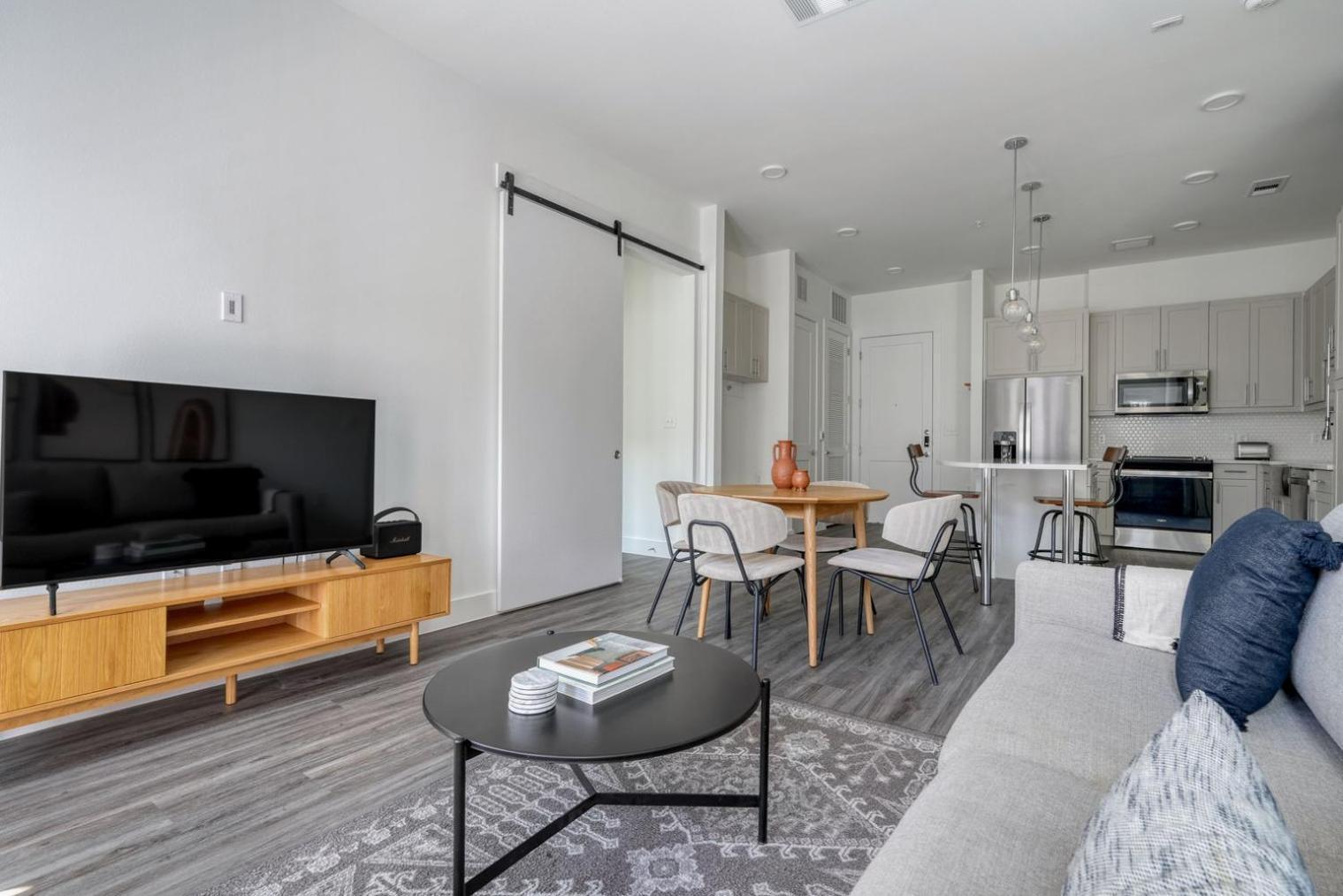 Apartment Highlands 2br W Pool Wd Gym Vibrant Area Atx-198 *