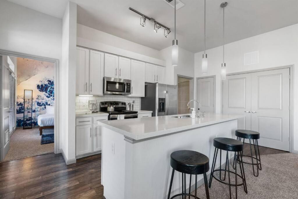 Modern 2br 2b Unit With Pool, Parking & Wifi Austin
