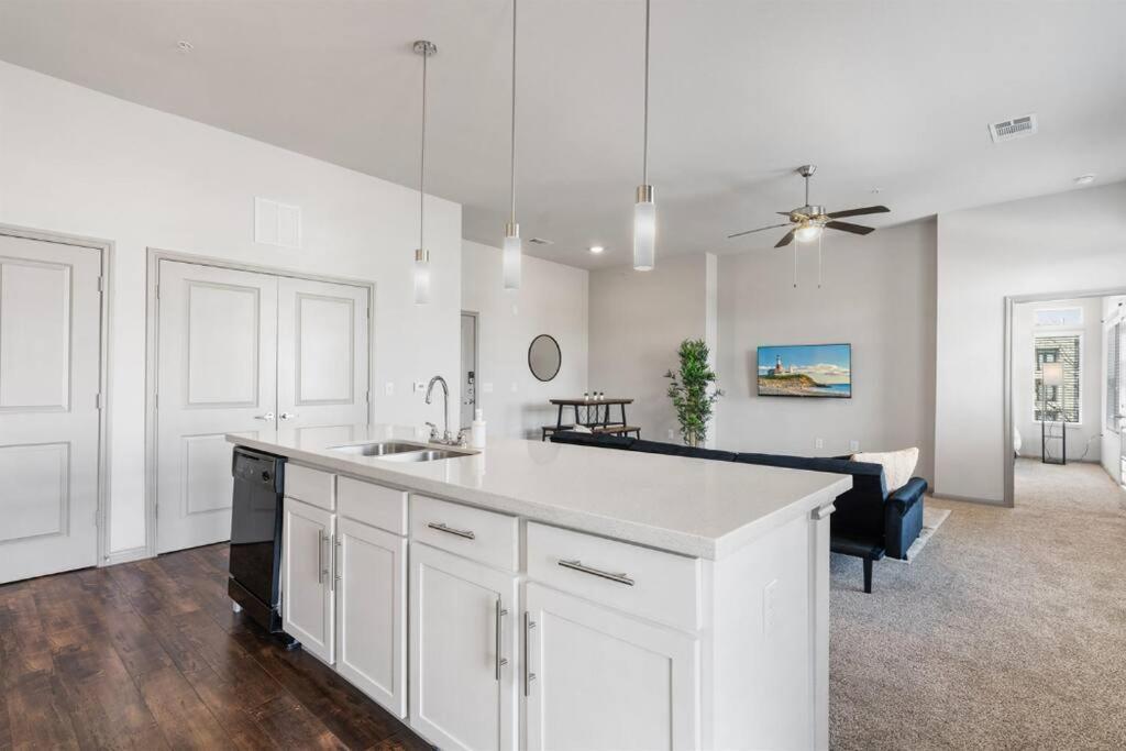 Apartment Modern 2br 2b Unit With Pool, Parking & Wifi