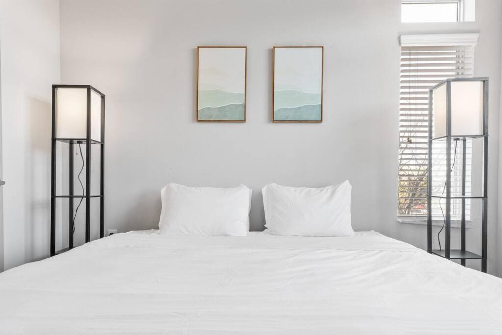 Modern 2br 2b Unit With Pool, Parking & Wifi Apartment