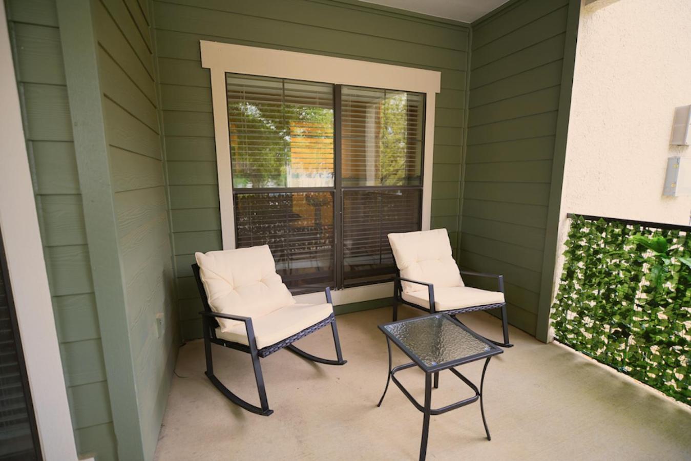 Charming 2 Bedroom, 2 Bath * Austin