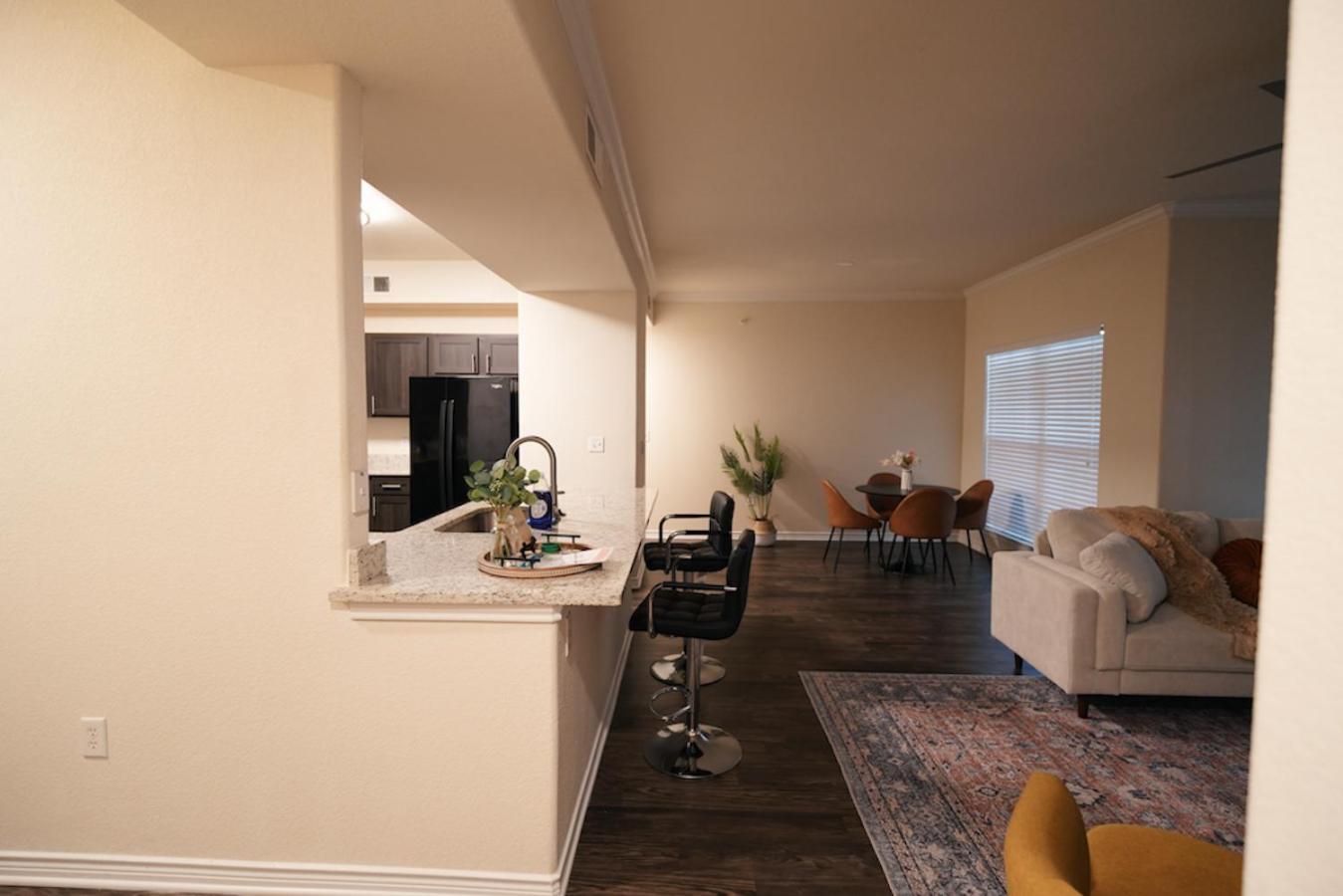 Charming 2 Bedroom, 2 Bath Apartment
