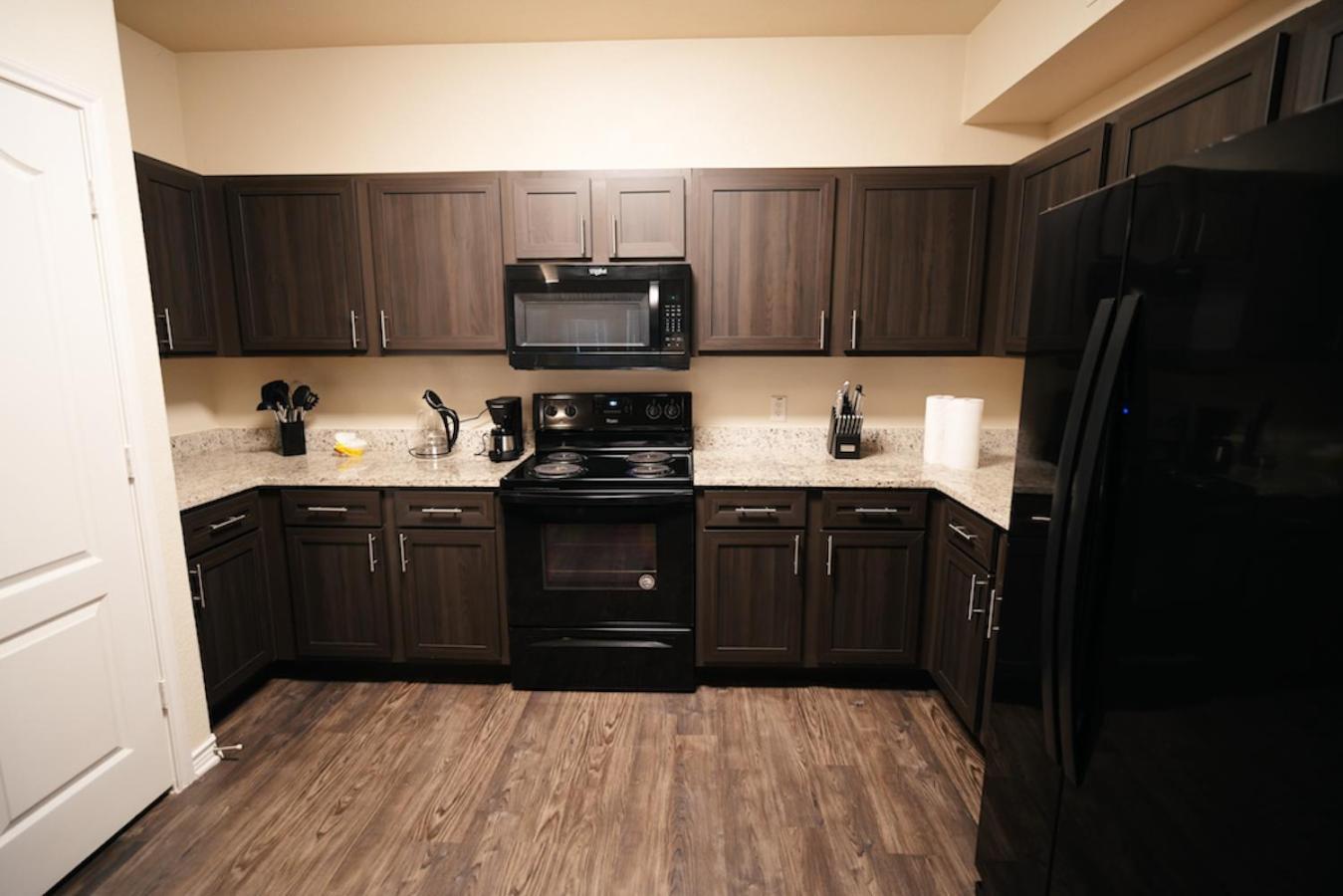 Apartment Charming 2 Bedroom, 2 Bath