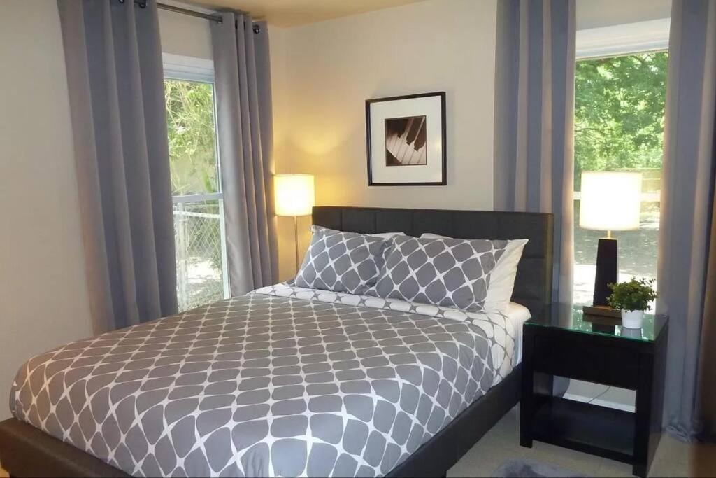 3br Pet Friendly With Big Yard *