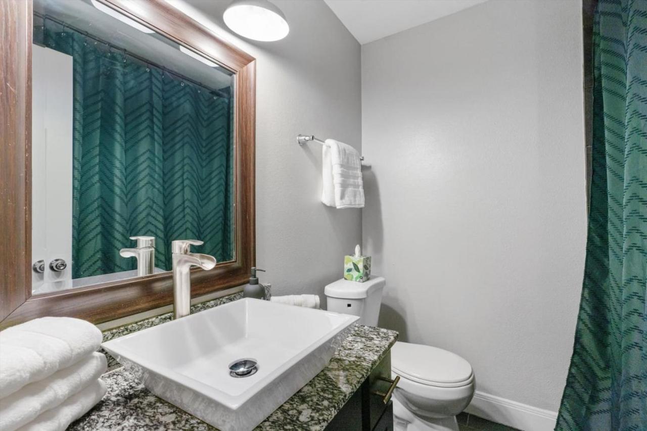 Apartment Mins 2 Dwntown - Private Retreat - King Bed