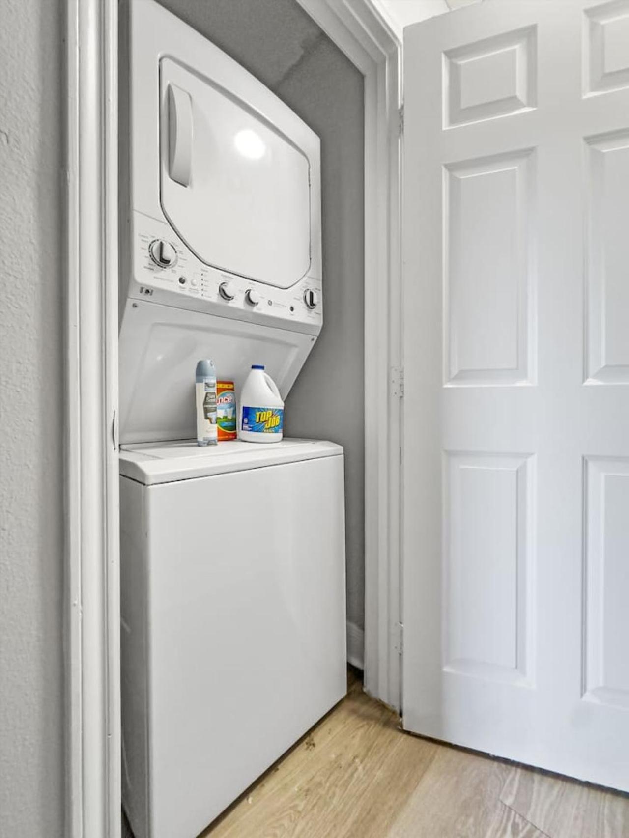 Mins 2 Dwntown - Private Retreat - King Bed * Austin