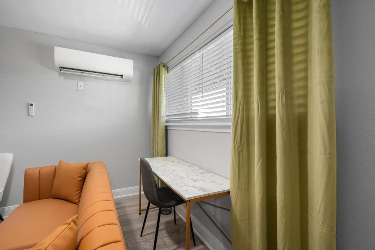 Mins 2 Dwntown - Private Retreat - King Bed