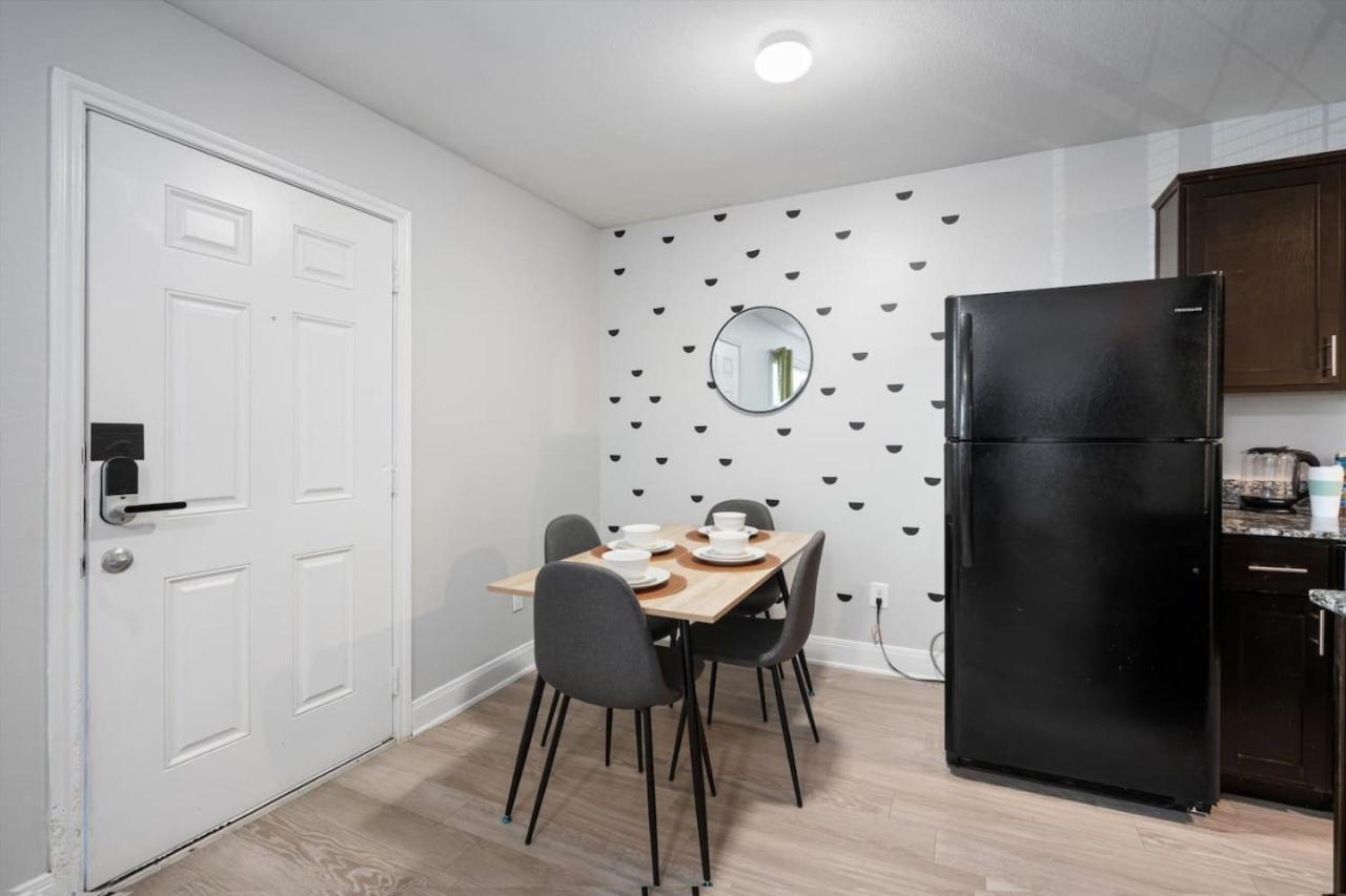 Apartment Mins 2 Dwntown - Private Retreat - King Bed *