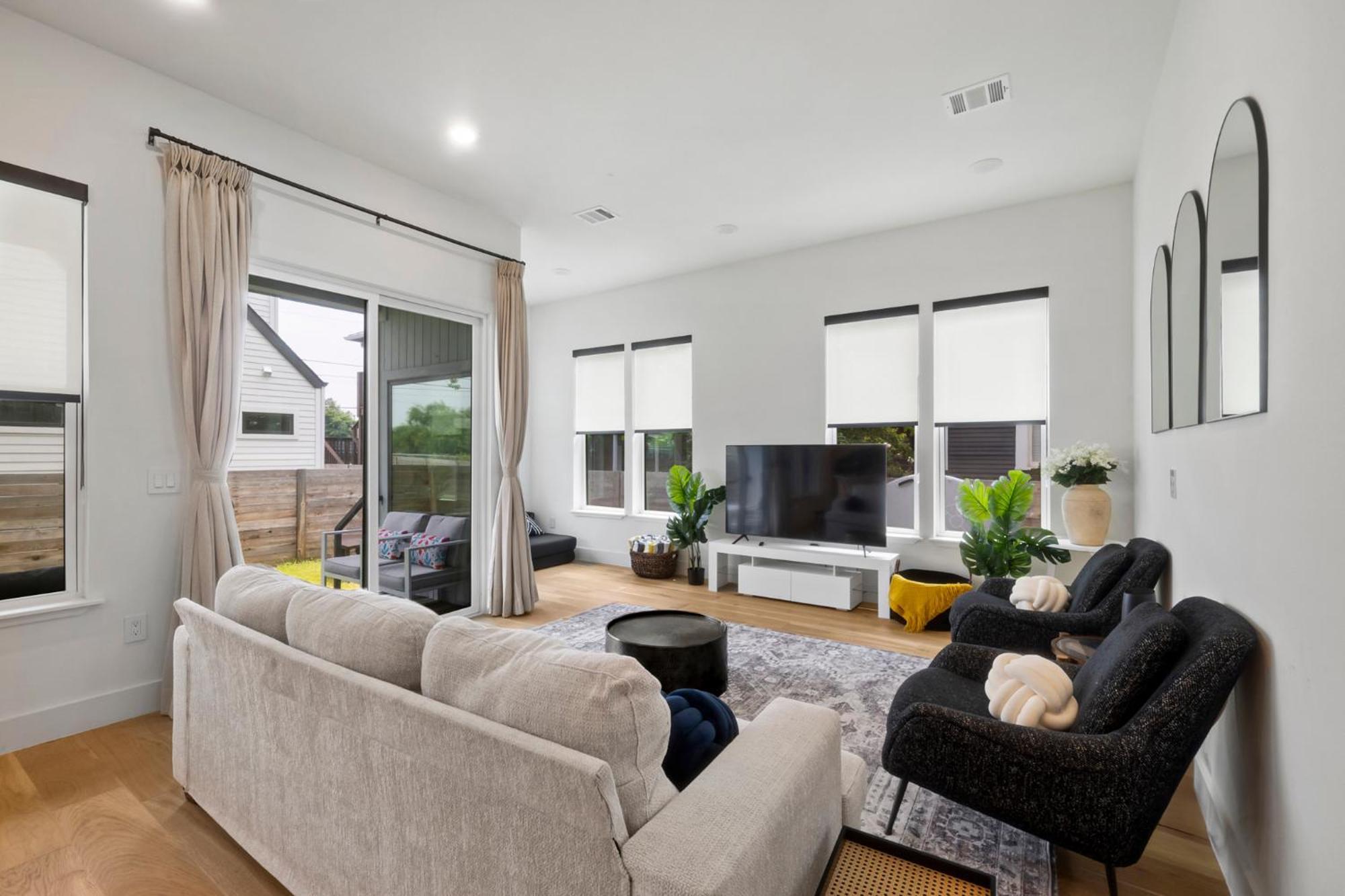 Rainey St Retreat - Cowboy Pool & Urban Chic *