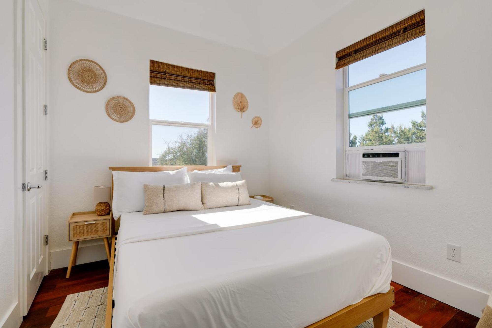 Holiday home Stylish Near Travis With Entertainment