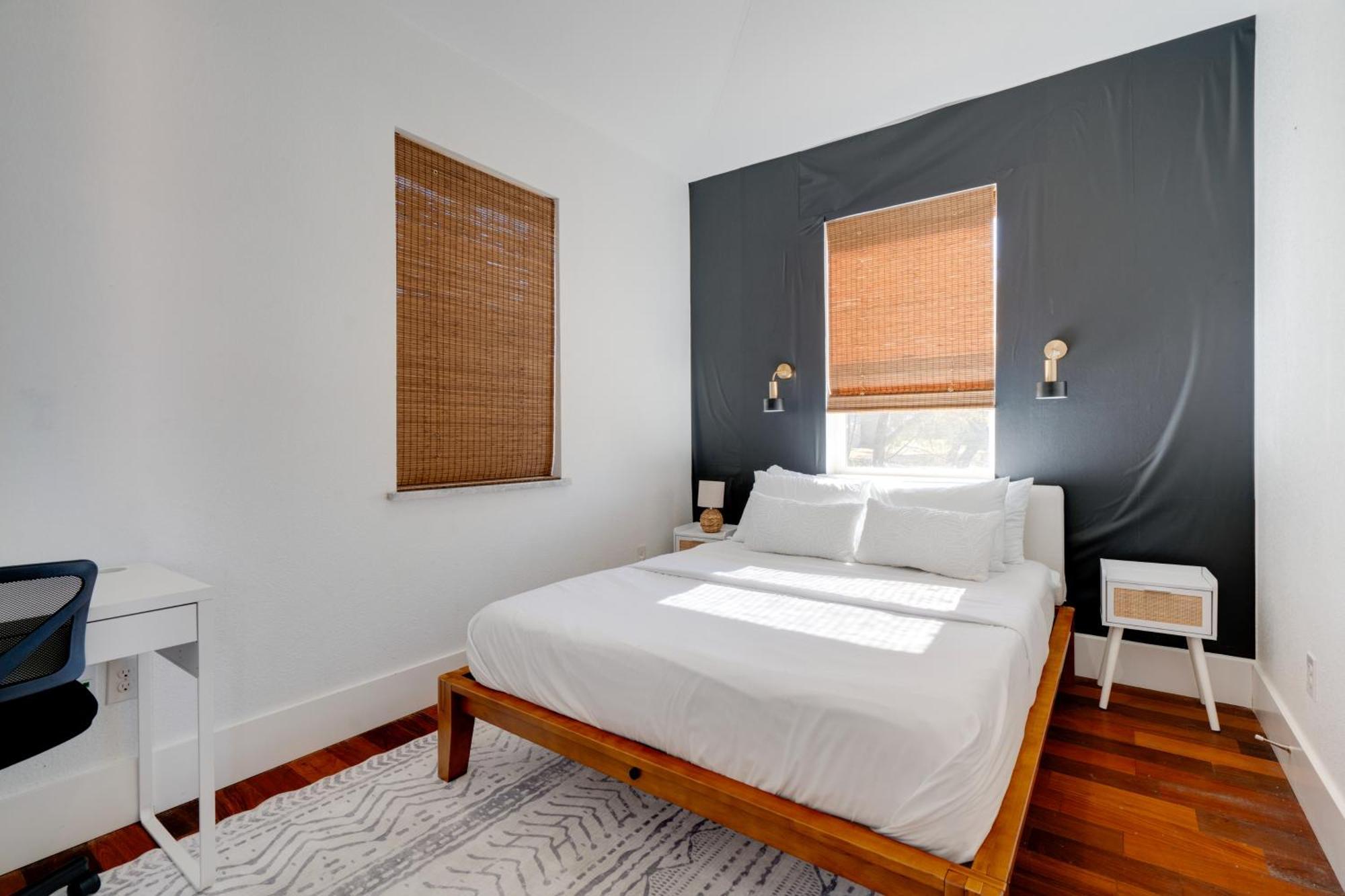 Stylish Near Travis With Entertainment * Austin