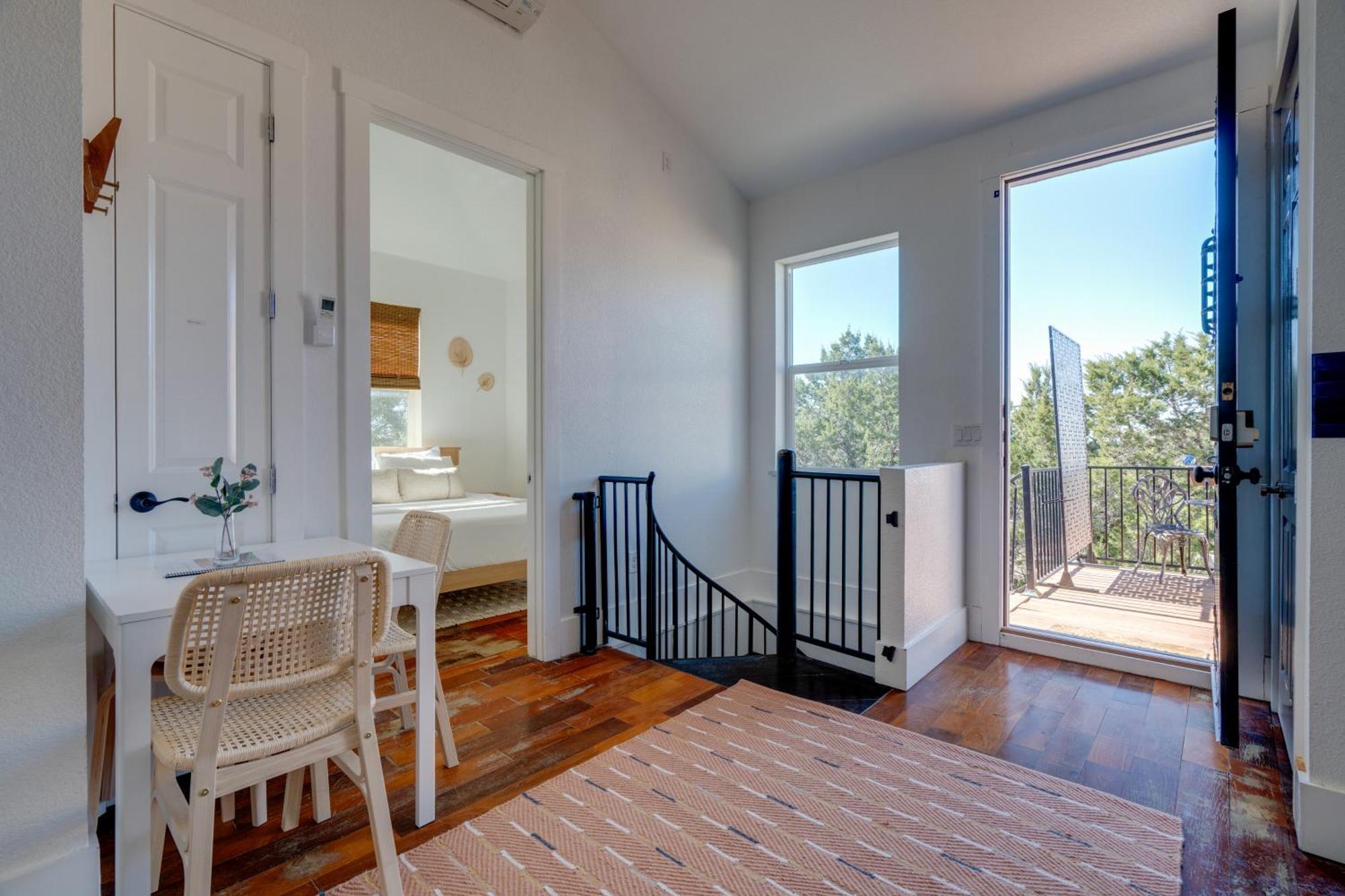 Stylish Near Travis With Entertainment Holiday home Austin