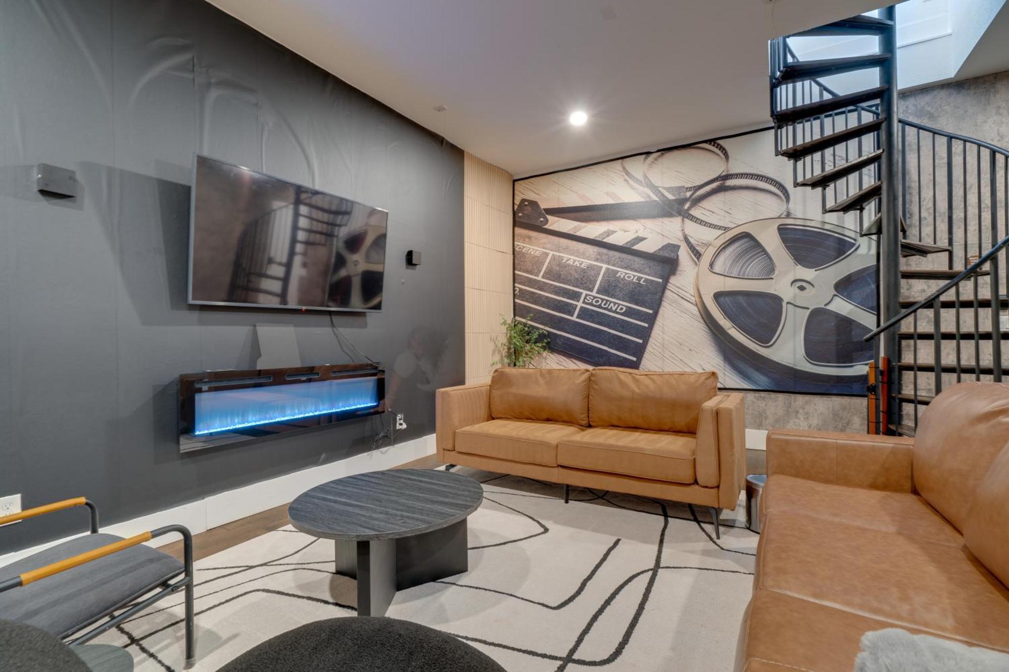 Stylish Near Travis With Entertainment *