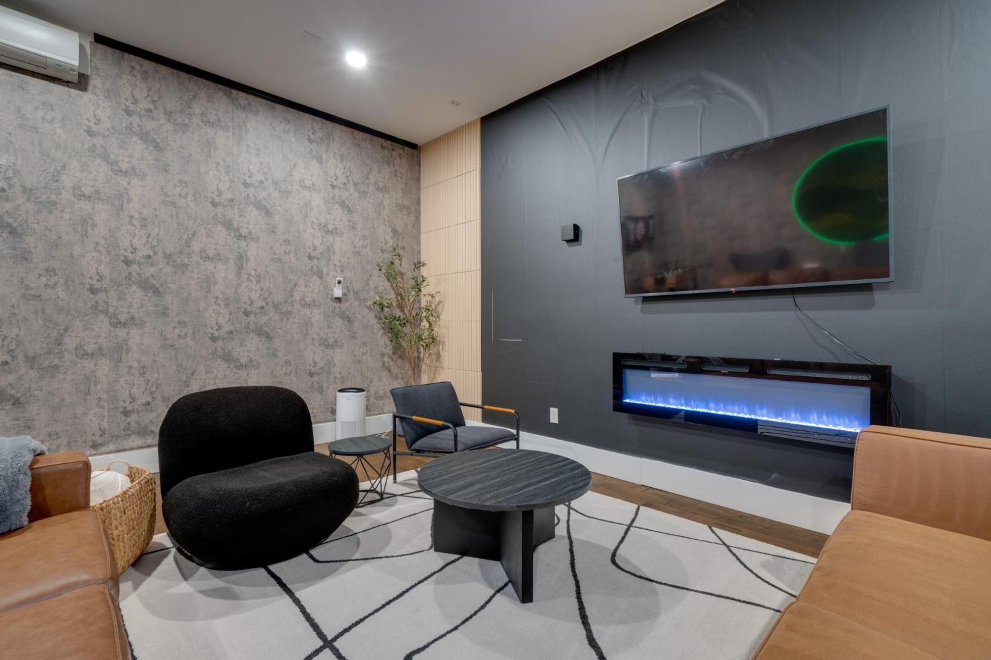 Stylish Near Travis With Entertainment * Austin