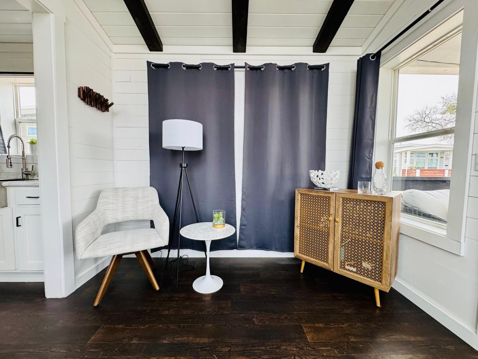 The Tiny Treasure With Pool And Hot Tub Apartment Austin