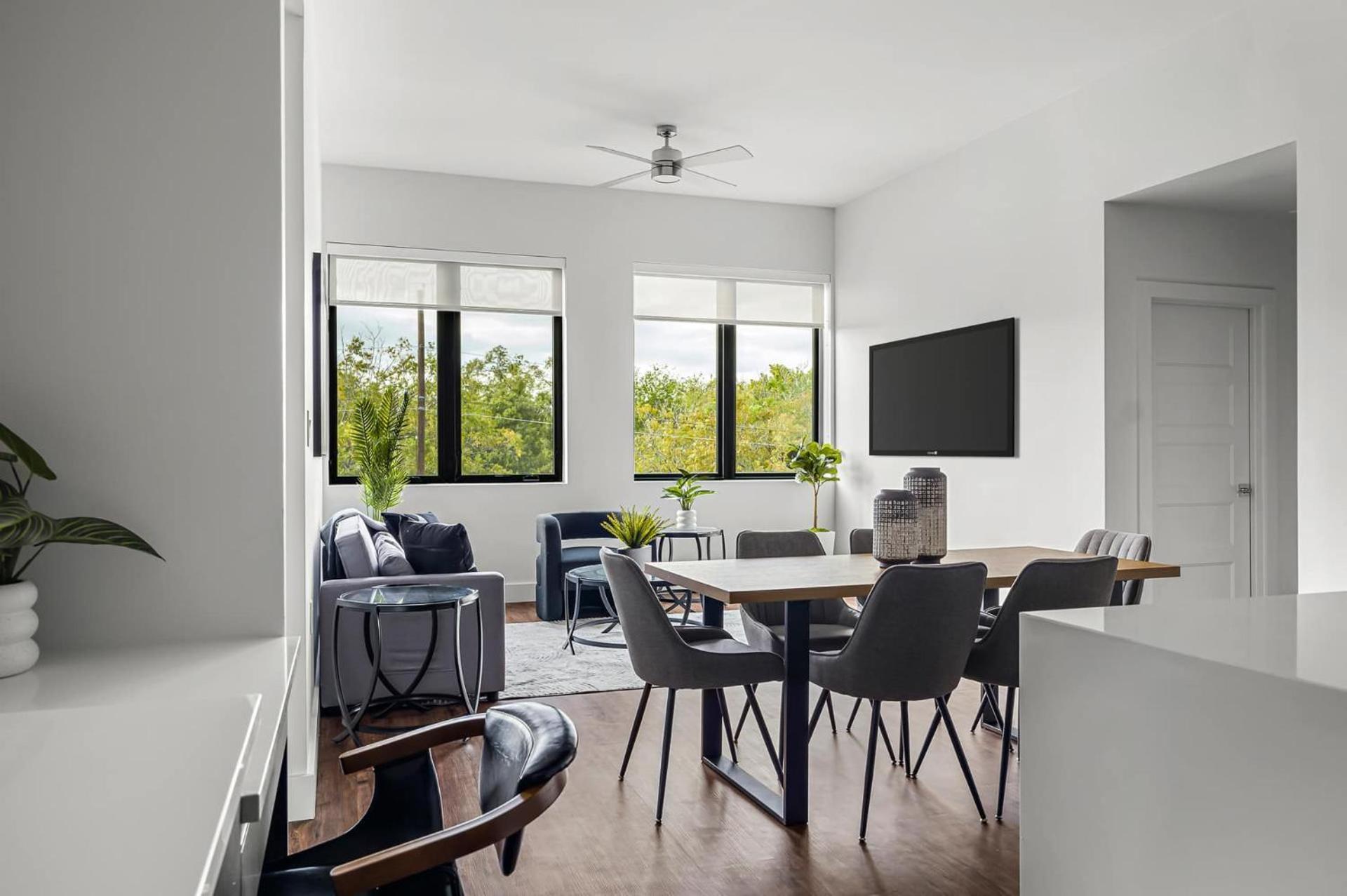 Apartment Upstay New Renos Spacious Near Soco *