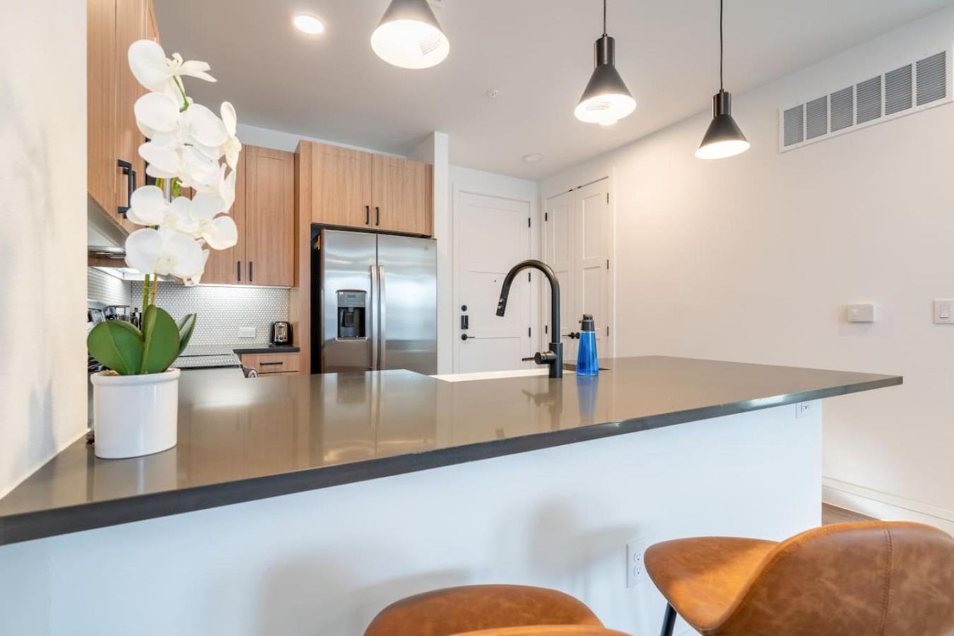 Apartment Designer Space Near Ut King Bed *