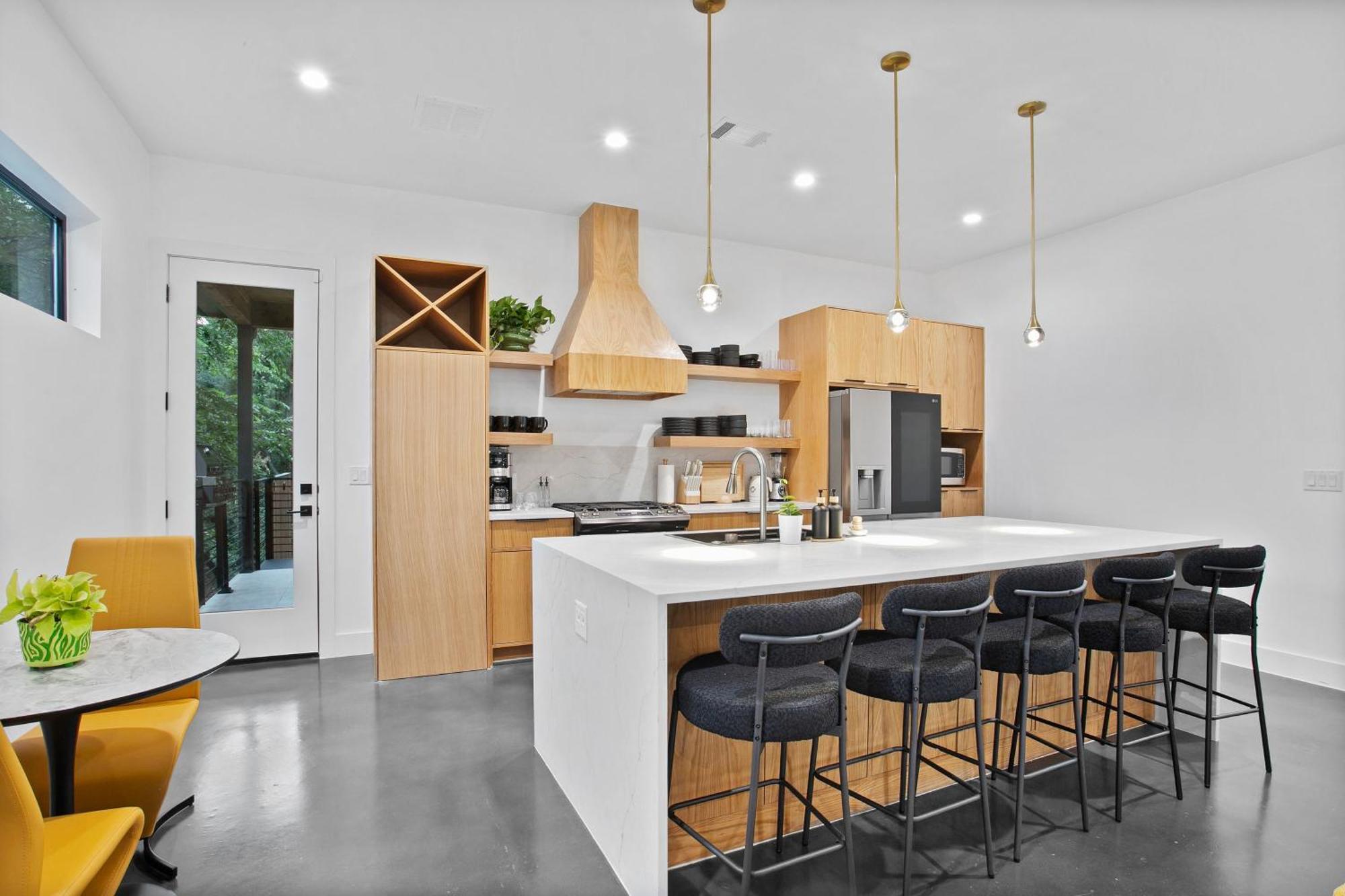 Holiday home Modern Creekside Townhome Walk To S Lamar A *