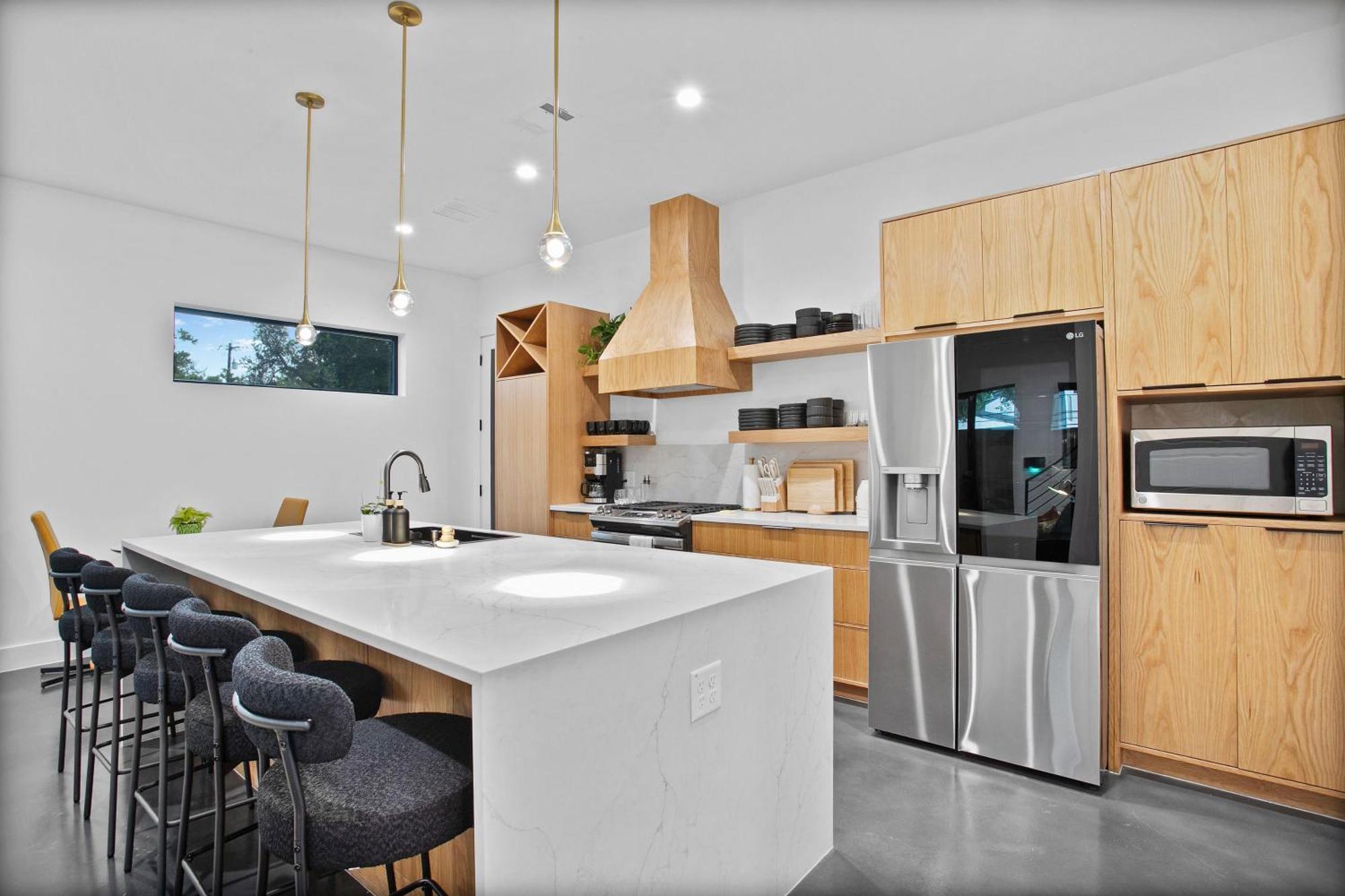 Modern Creekside Townhome Walk To S Lamar A