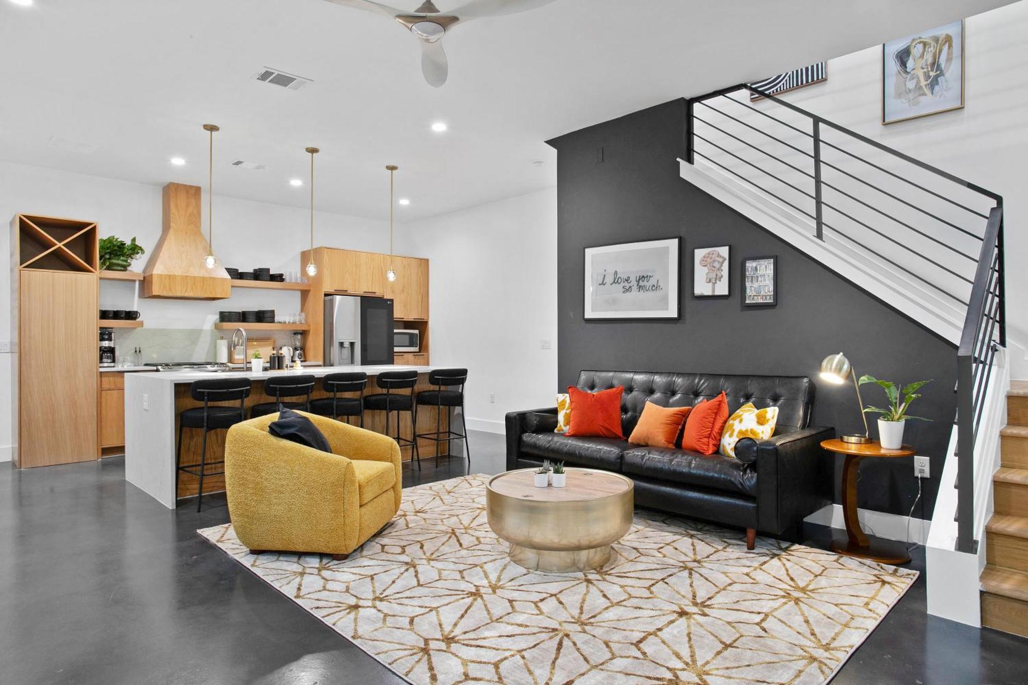 Holiday home Modern Creekside Townhome Walk To S Lamar A Austin