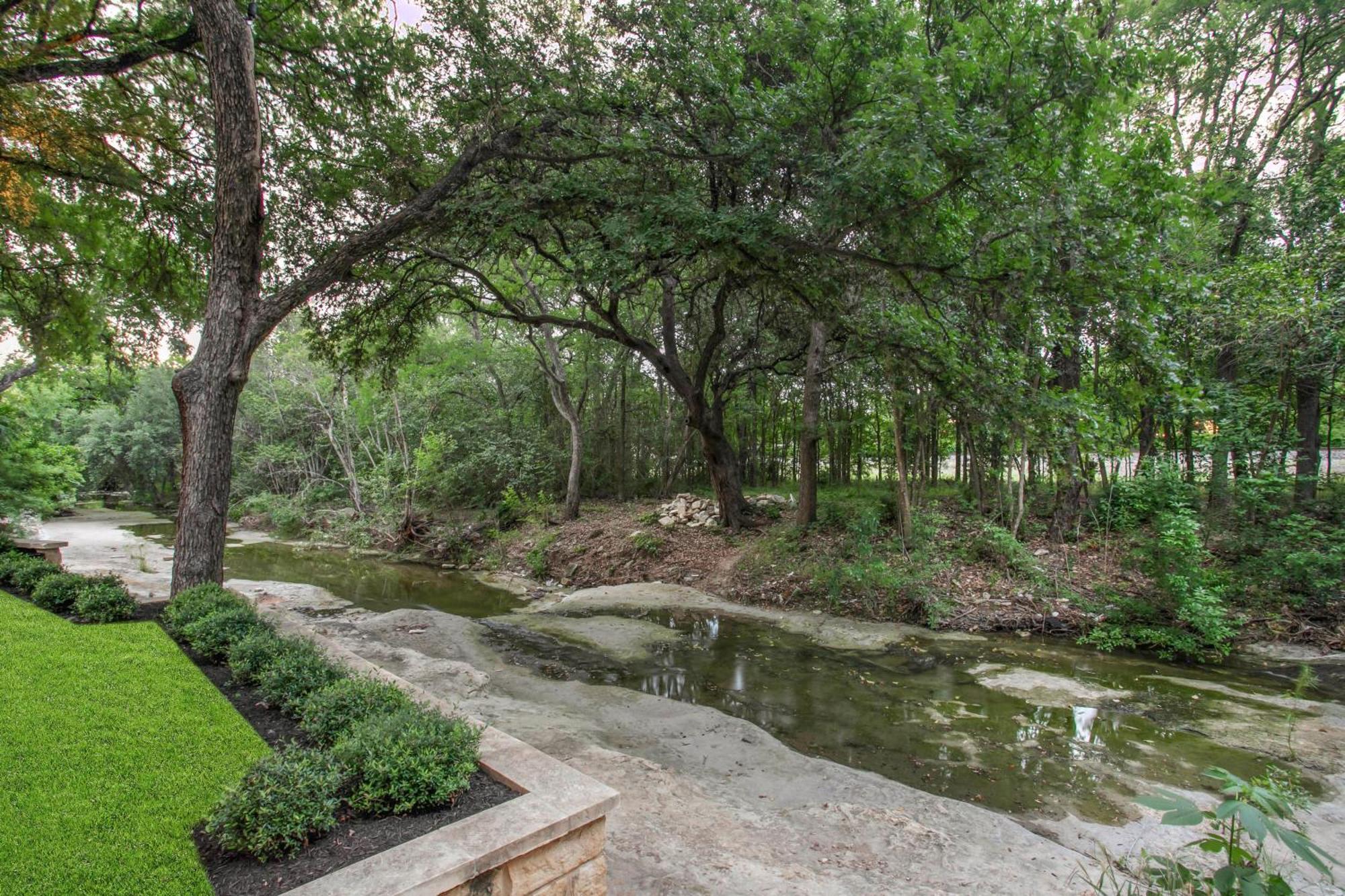 Holiday home Modern Creekside Townhome Walk To S Lamar A