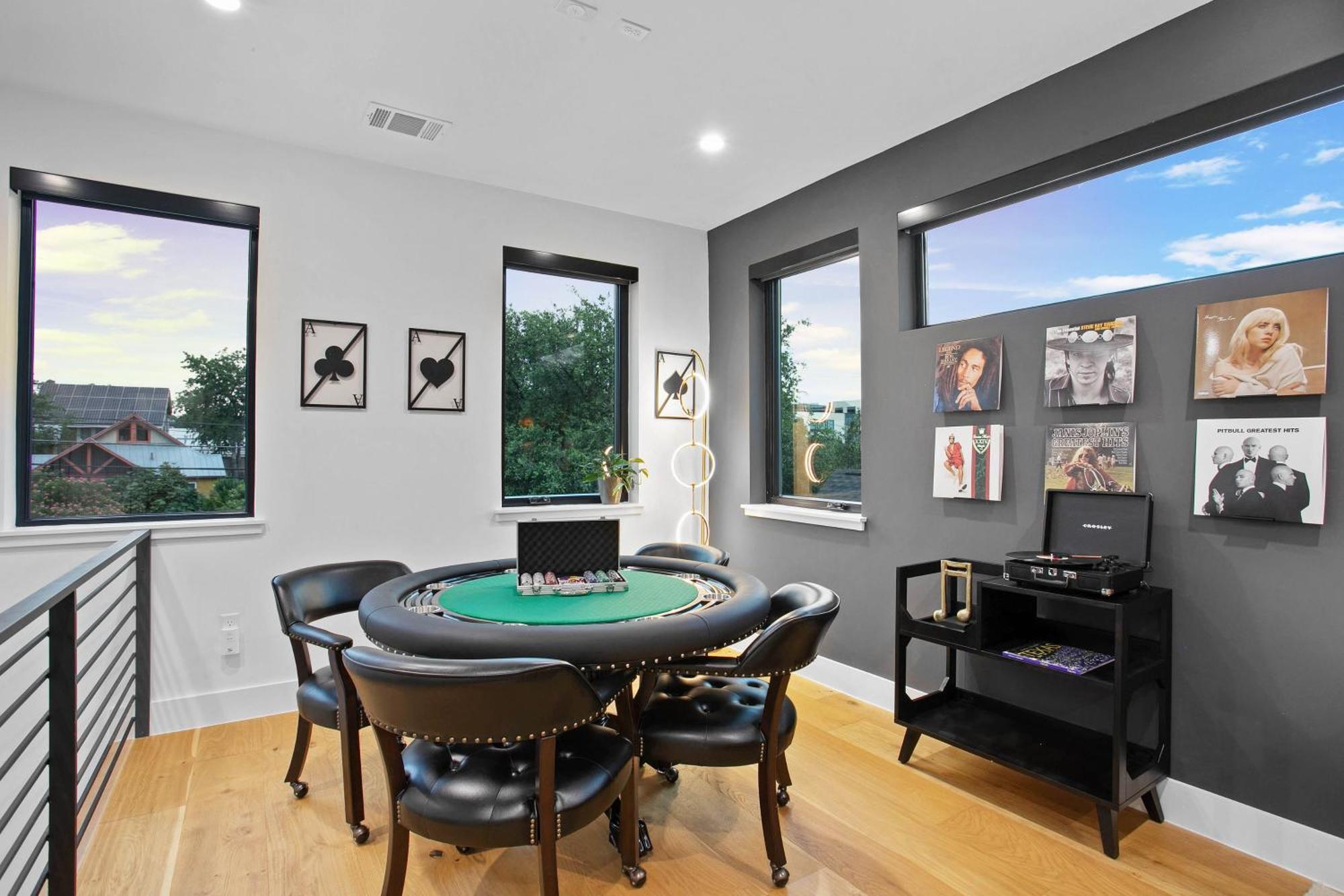 Modern Creekside Townhome Walk To S Lamar A Holiday home Austin