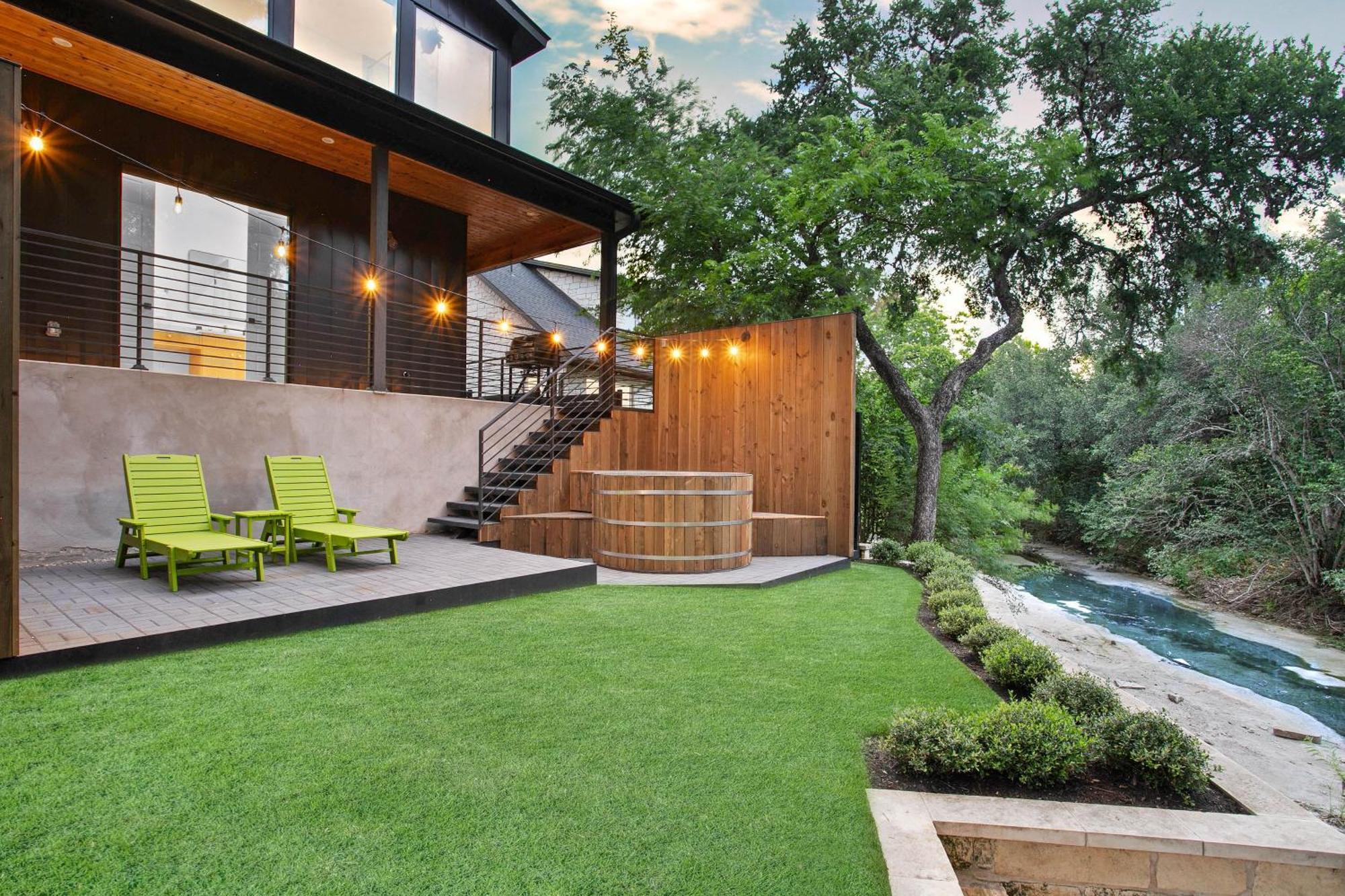 Modern Creekside Townhome Walk To S Lamar A Holiday home Austin