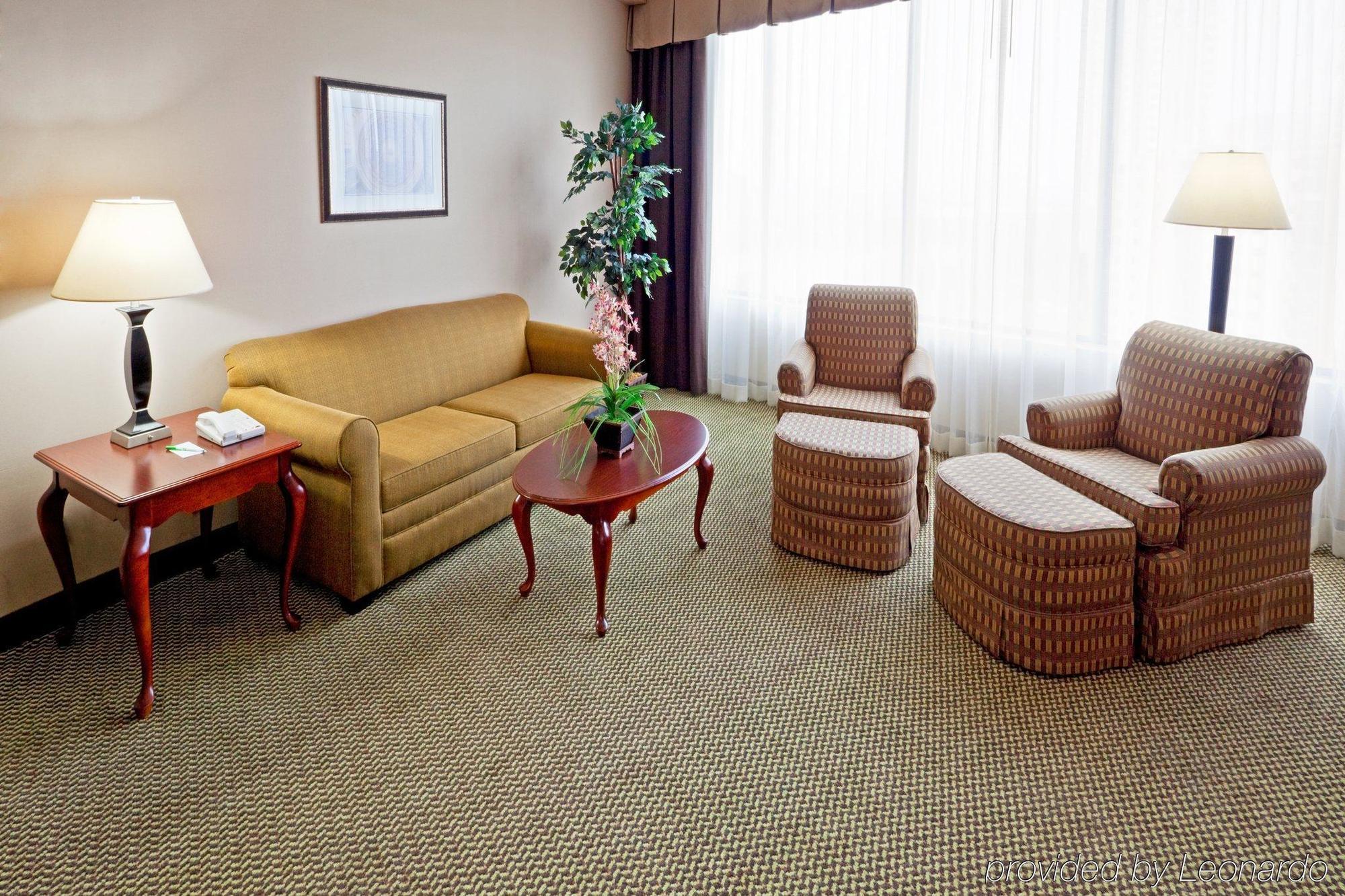 -town By Ihg Hotel 3*